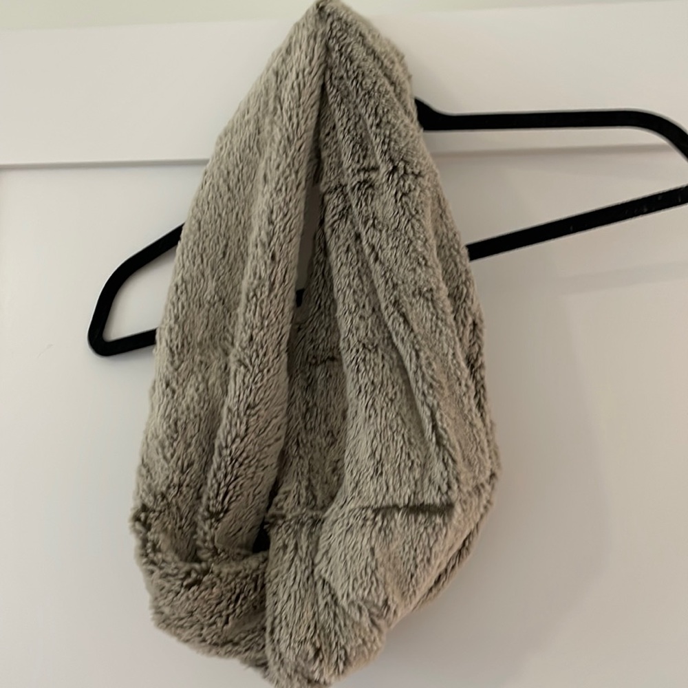 Faux fur circle scarf